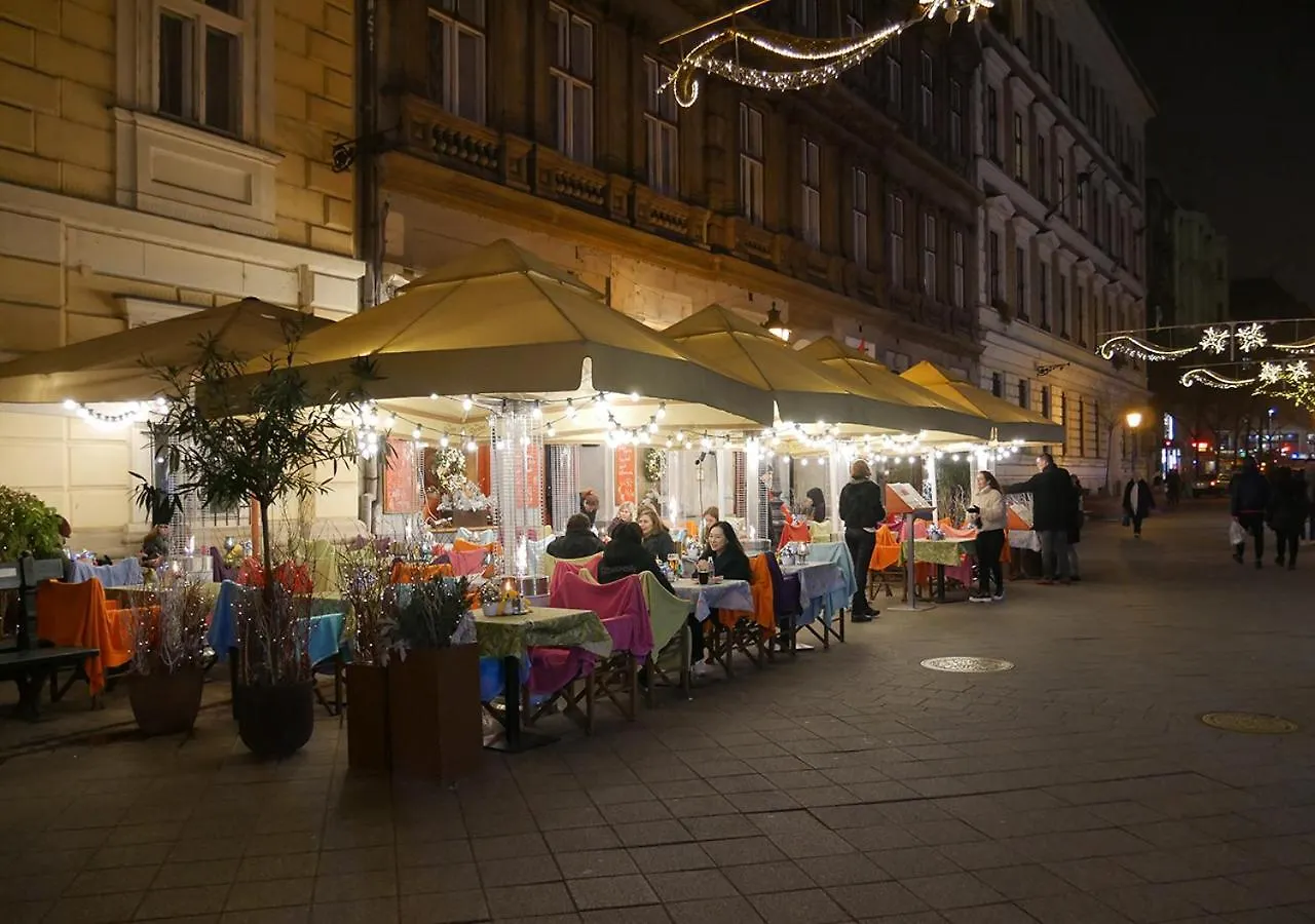 Casamia-Elegant Central Vaci St.Apt Budapest Lägenhet